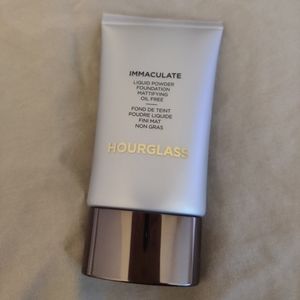 Hourglass immaculate liquid powder foundation